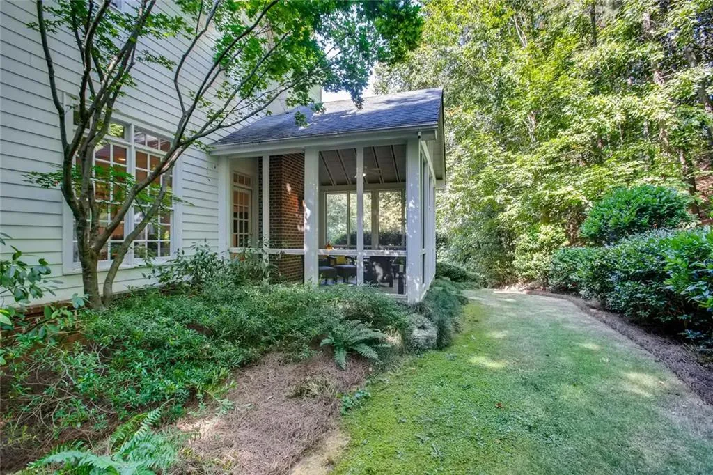 5185 Falcon Chase Lane, Sandy Springs, Georgia 30342, 5 Bedrooms Bedrooms, ,4 BathroomsBathrooms,Residential,Sold,5185 Falcon Chase Lane,6674890