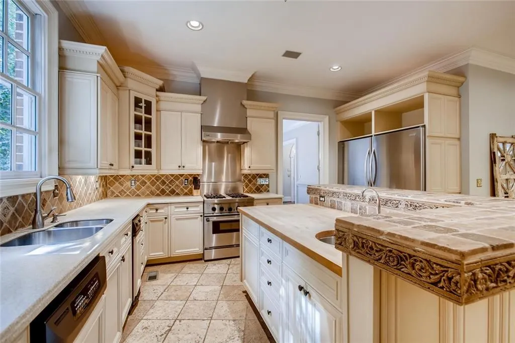 5185 Falcon Chase Lane, Sandy Springs, Georgia 30342, 5 Bedrooms Bedrooms, ,4 BathroomsBathrooms,Residential,Sold,5185 Falcon Chase Lane,6674890