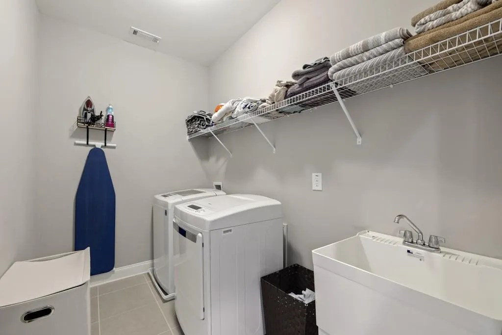 55 Marlow Place, Sandy Springs, Georgia 30328, 3 Bedrooms Bedrooms, ,3 BathroomsBathrooms,Residential,Sold,55 Marlow Place,7046239