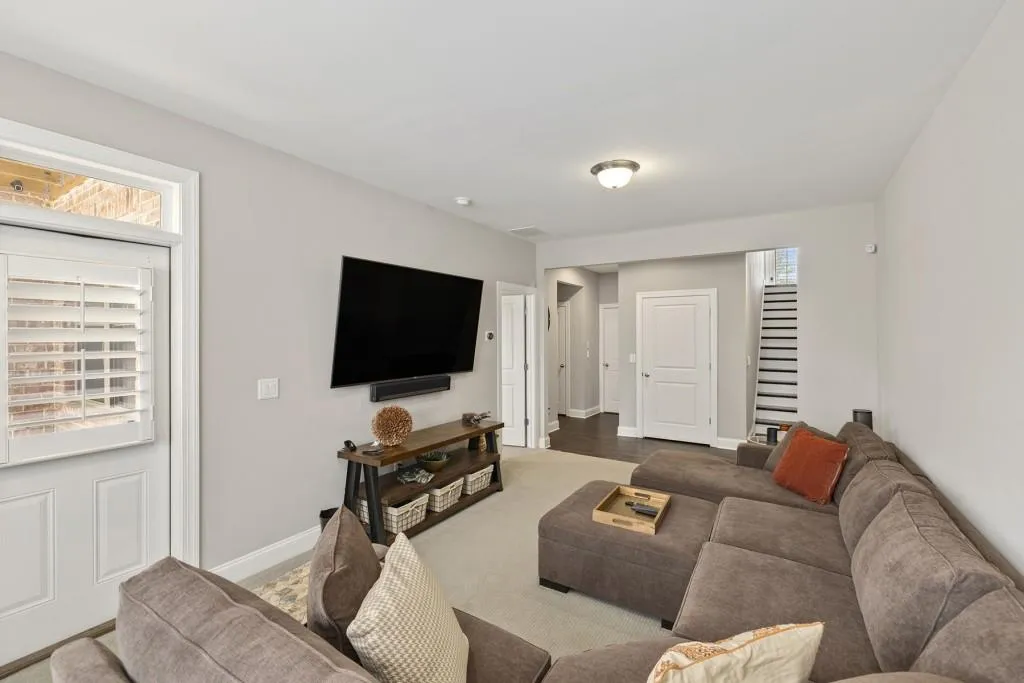 55 Marlow Place, Sandy Springs, Georgia 30328, 3 Bedrooms Bedrooms, ,3 BathroomsBathrooms,Residential,Sold,55 Marlow Place,7046239
