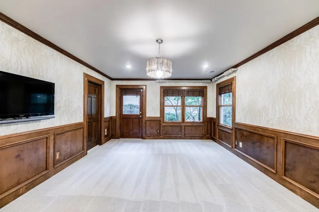 8225 Grogans Ferry Road, Sandy Springs, Georgia 30350, 5 Bedrooms Bedrooms, ,4 BathroomsBathrooms,Residential,Sold,8225 Grogans Ferry Road,6790609