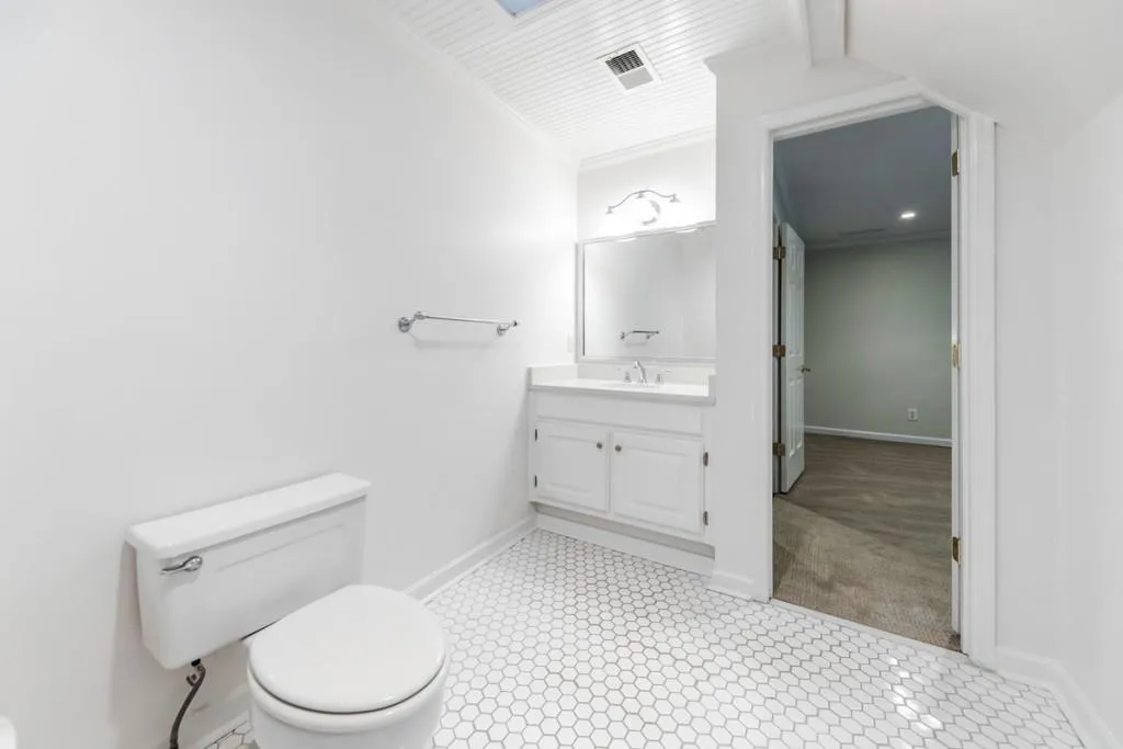 8225 Grogans Ferry Road, Sandy Springs, Georgia 30350, 5 Bedrooms Bedrooms, ,4 BathroomsBathrooms,Residential,Sold,8225 Grogans Ferry Road,6790609