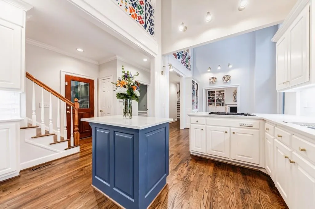 8225 Grogans Ferry Road, Sandy Springs, Georgia 30350, 5 Bedrooms Bedrooms, ,4 BathroomsBathrooms,Residential,Sold,8225 Grogans Ferry Road,6790609
