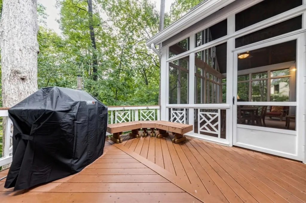 8225 Grogans Ferry Road, Sandy Springs, Georgia 30350, 5 Bedrooms Bedrooms, ,4 BathroomsBathrooms,Residential,Sold,8225 Grogans Ferry Road,6790609