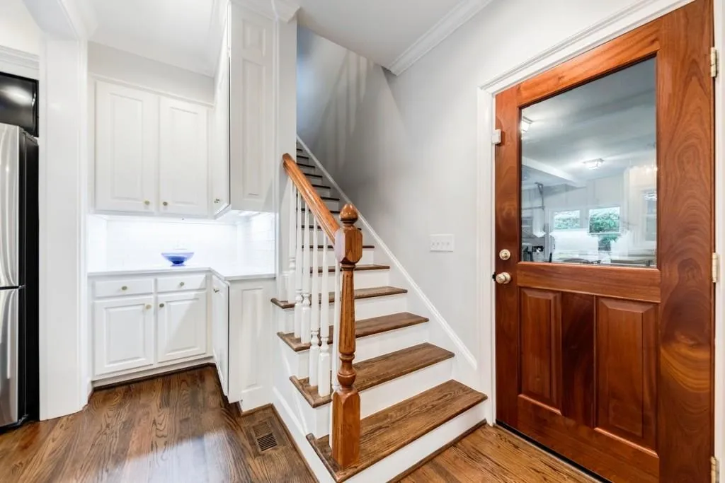 8225 Grogans Ferry Road, Sandy Springs, Georgia 30350, 5 Bedrooms Bedrooms, ,4 BathroomsBathrooms,Residential,Sold,8225 Grogans Ferry Road,6790609