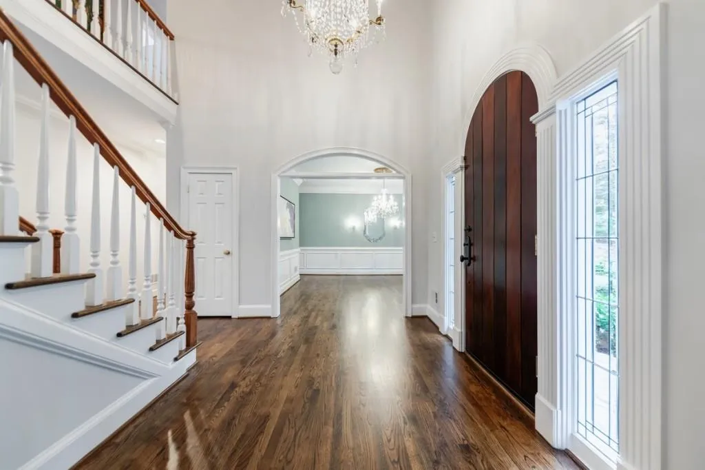 8225 Grogans Ferry Road, Sandy Springs, Georgia 30350, 5 Bedrooms Bedrooms, ,4 BathroomsBathrooms,Residential,Sold,8225 Grogans Ferry Road,6790609