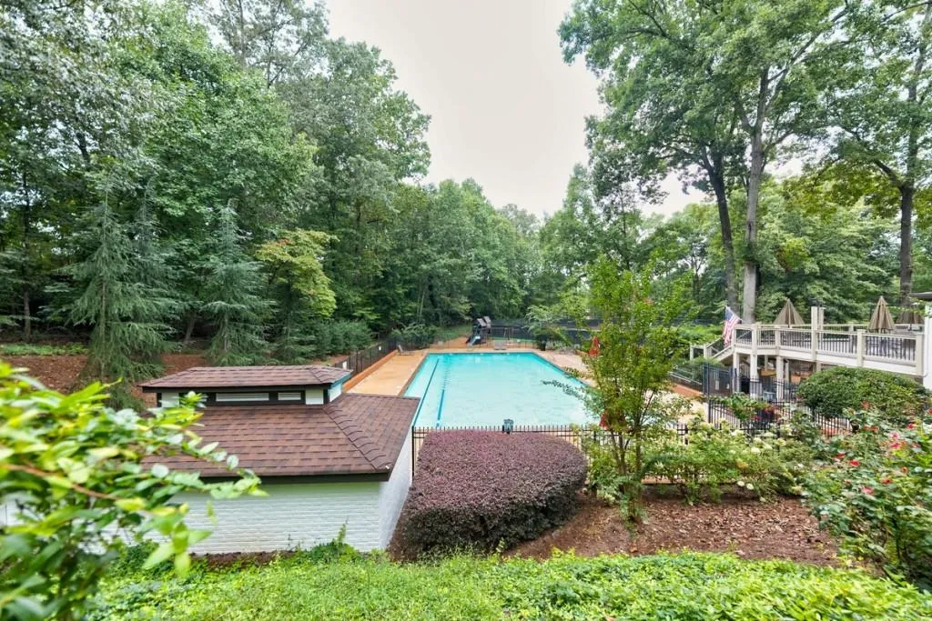 8225 Grogans Ferry Road, Sandy Springs, Georgia 30350, 5 Bedrooms Bedrooms, ,4 BathroomsBathrooms,Residential,Sold,8225 Grogans Ferry Road,6790609