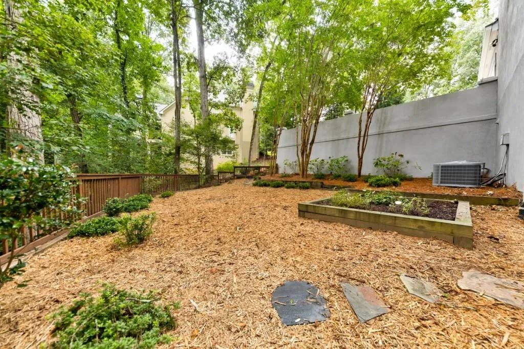 8225 Grogans Ferry Road, Sandy Springs, Georgia 30350, 5 Bedrooms Bedrooms, ,4 BathroomsBathrooms,Residential,Sold,8225 Grogans Ferry Road,6790609
