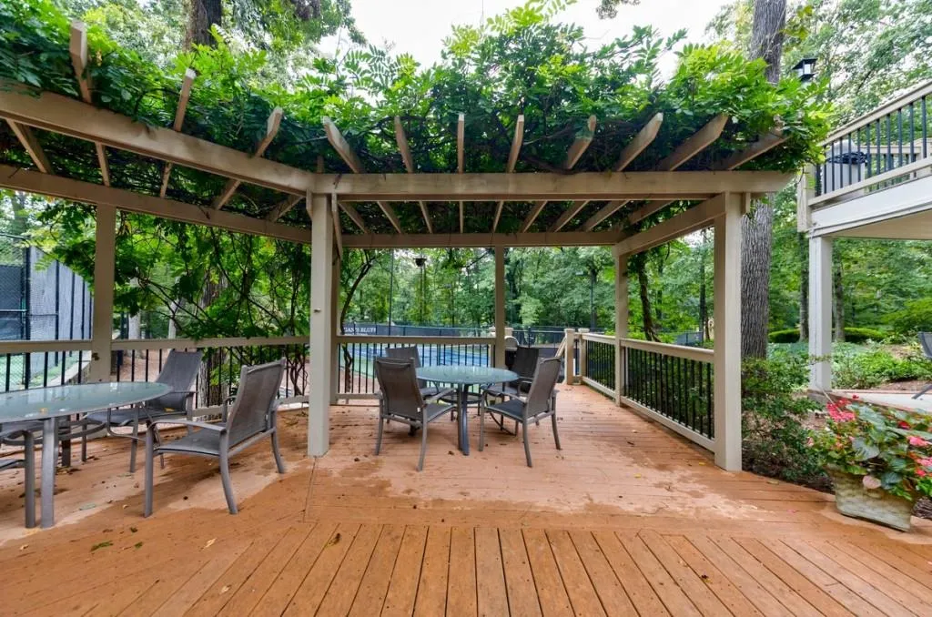 8225 Grogans Ferry Road, Sandy Springs, Georgia 30350, 5 Bedrooms Bedrooms, ,4 BathroomsBathrooms,Residential,Sold,8225 Grogans Ferry Road,6790609