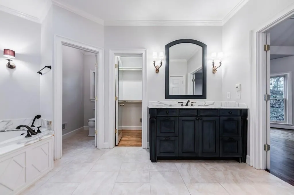 8225 Grogans Ferry Road, Sandy Springs, Georgia 30350, 5 Bedrooms Bedrooms, ,4 BathroomsBathrooms,Residential,Sold,8225 Grogans Ferry Road,6790609