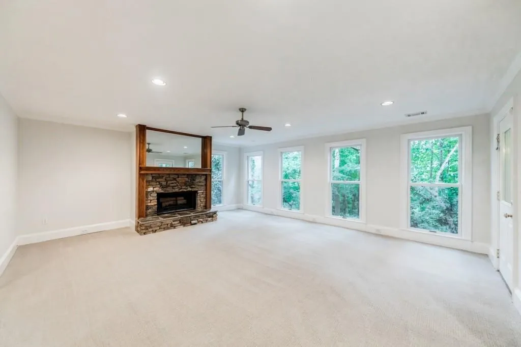 8225 Grogans Ferry Road, Sandy Springs, Georgia 30350, 5 Bedrooms Bedrooms, ,4 BathroomsBathrooms,Residential,Sold,8225 Grogans Ferry Road,6790609