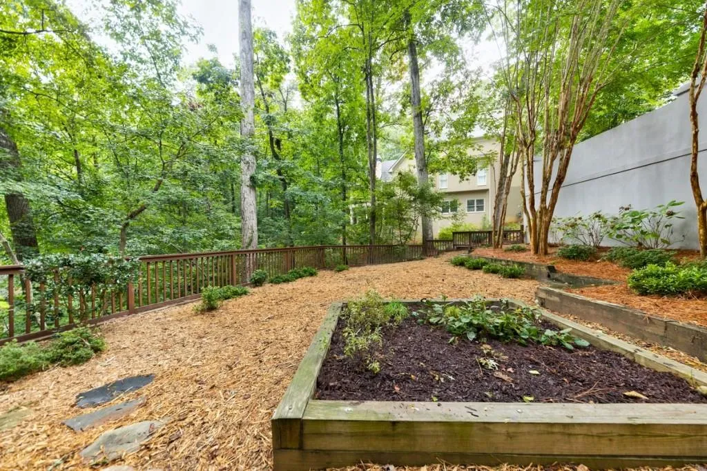 8225 Grogans Ferry Road, Sandy Springs, Georgia 30350, 5 Bedrooms Bedrooms, ,4 BathroomsBathrooms,Residential,Sold,8225 Grogans Ferry Road,6790609