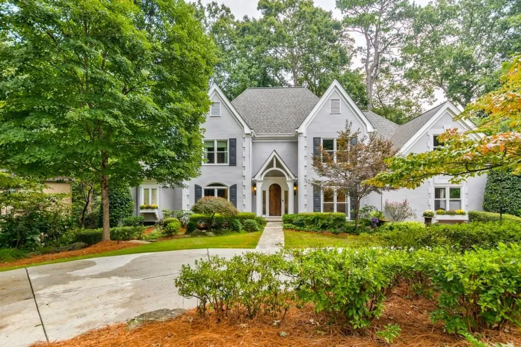 8225 Grogans Ferry Road, Sandy Springs, Georgia 30350, 5 Bedrooms Bedrooms, ,4 BathroomsBathrooms,Residential,Sold,8225 Grogans Ferry Road,6790609