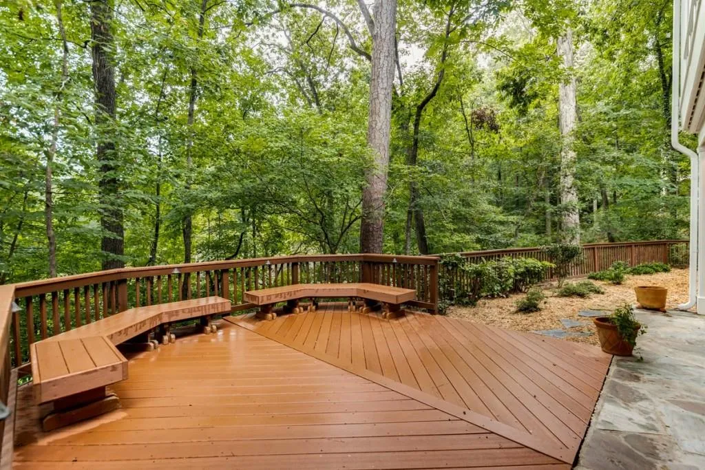8225 Grogans Ferry Road, Sandy Springs, Georgia 30350, 5 Bedrooms Bedrooms, ,4 BathroomsBathrooms,Residential,Sold,8225 Grogans Ferry Road,6790609