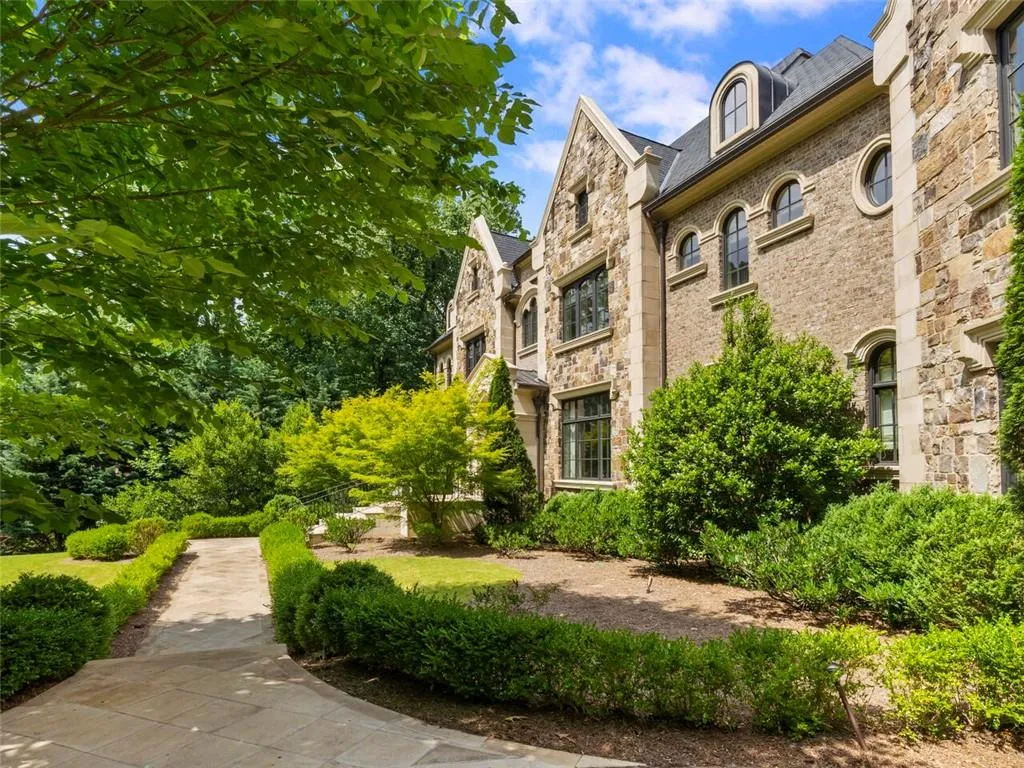 5705 Winterthur Lane, Sandy Springs, Georgia 30328, 8 Bedrooms Bedrooms, ,10 BathroomsBathrooms,Residential,Sold,5705 Winterthur Lane,6948651