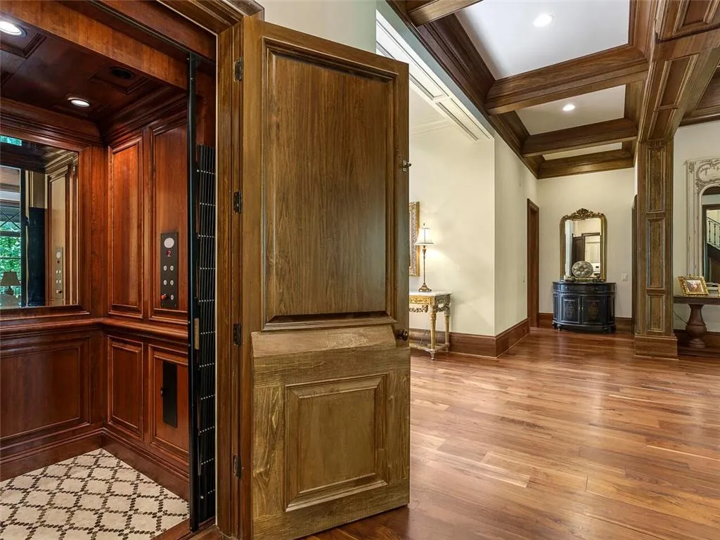 5705 Winterthur Lane, Sandy Springs, Georgia 30328, 8 Bedrooms Bedrooms, ,10 BathroomsBathrooms,Residential,Sold,5705 Winterthur Lane,6948651