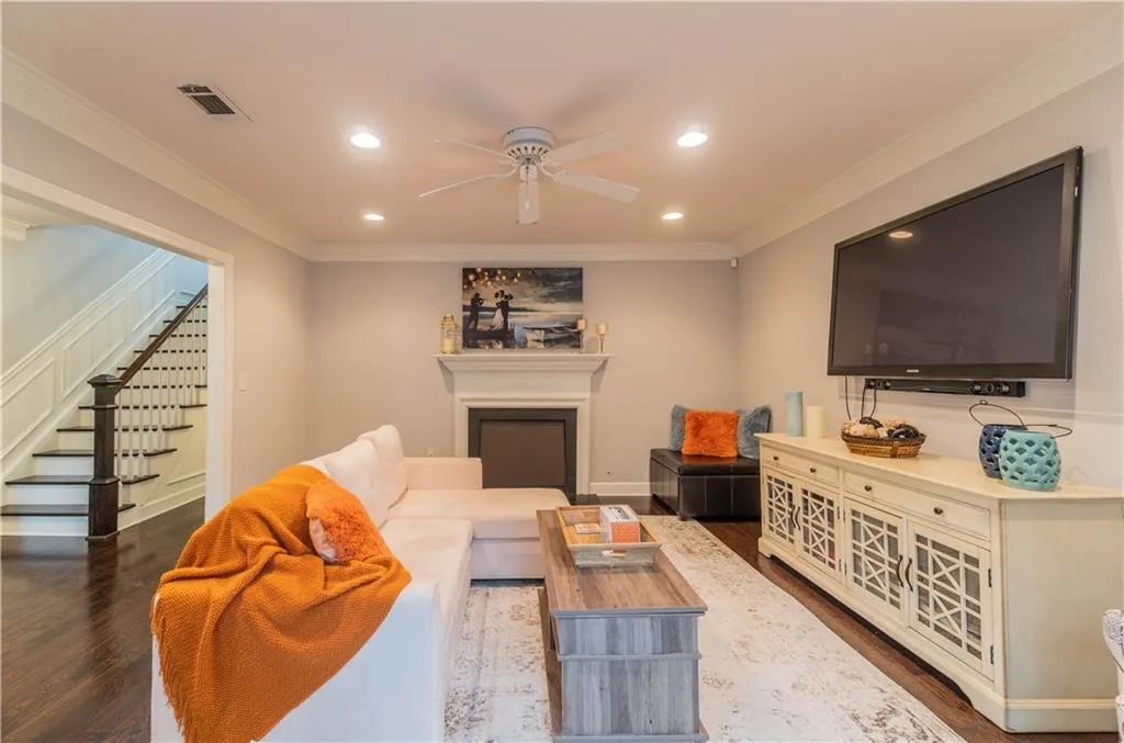 13 Mount Vernon Circle, Sandy Springs, Georgia 30338, 3 Bedrooms Bedrooms, ,2 BathroomsBathrooms,Residential,Sold,13 Mount Vernon Circle,7097448