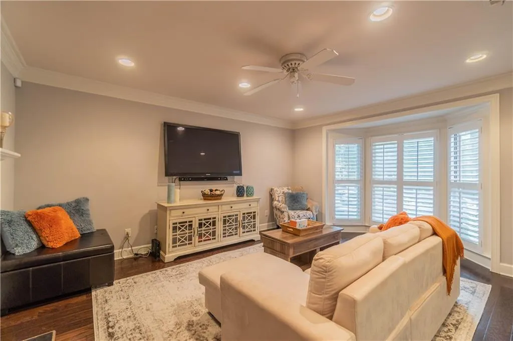 13 Mount Vernon Circle, Sandy Springs, Georgia 30338, 3 Bedrooms Bedrooms, ,2 BathroomsBathrooms,Residential,Sold,13 Mount Vernon Circle,7097448