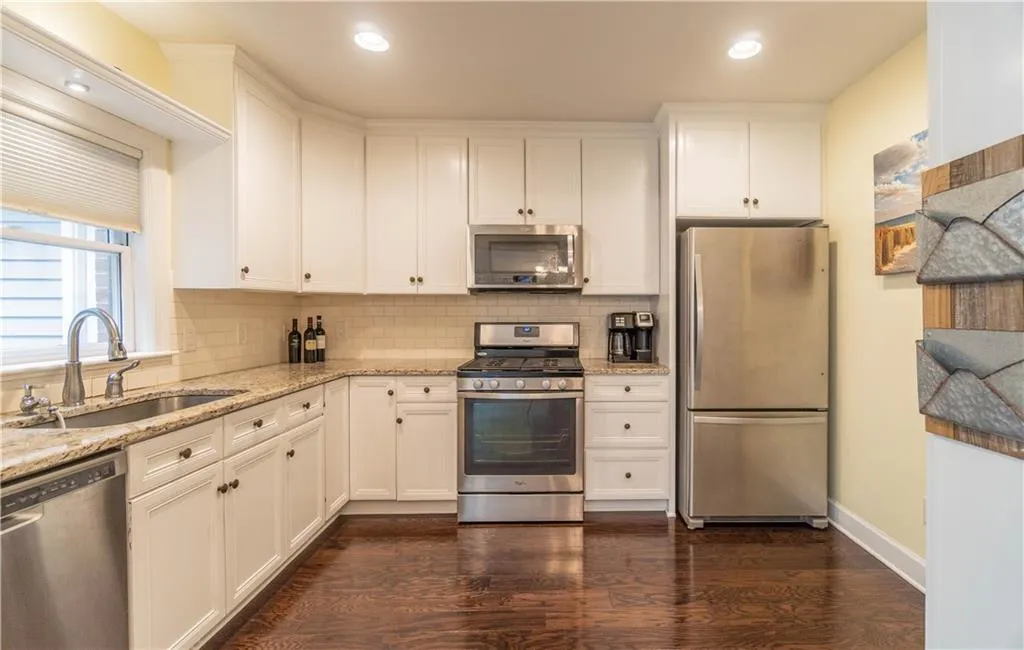 13 Mount Vernon Circle, Sandy Springs, Georgia 30338, 3 Bedrooms Bedrooms, ,2 BathroomsBathrooms,Residential,Sold,13 Mount Vernon Circle,7097448