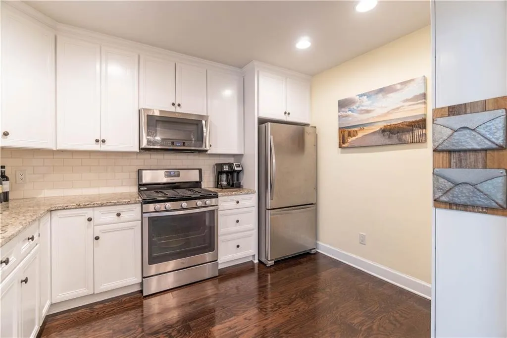 13 Mount Vernon Circle, Sandy Springs, Georgia 30338, 3 Bedrooms Bedrooms, ,2 BathroomsBathrooms,Residential,Sold,13 Mount Vernon Circle,7097448