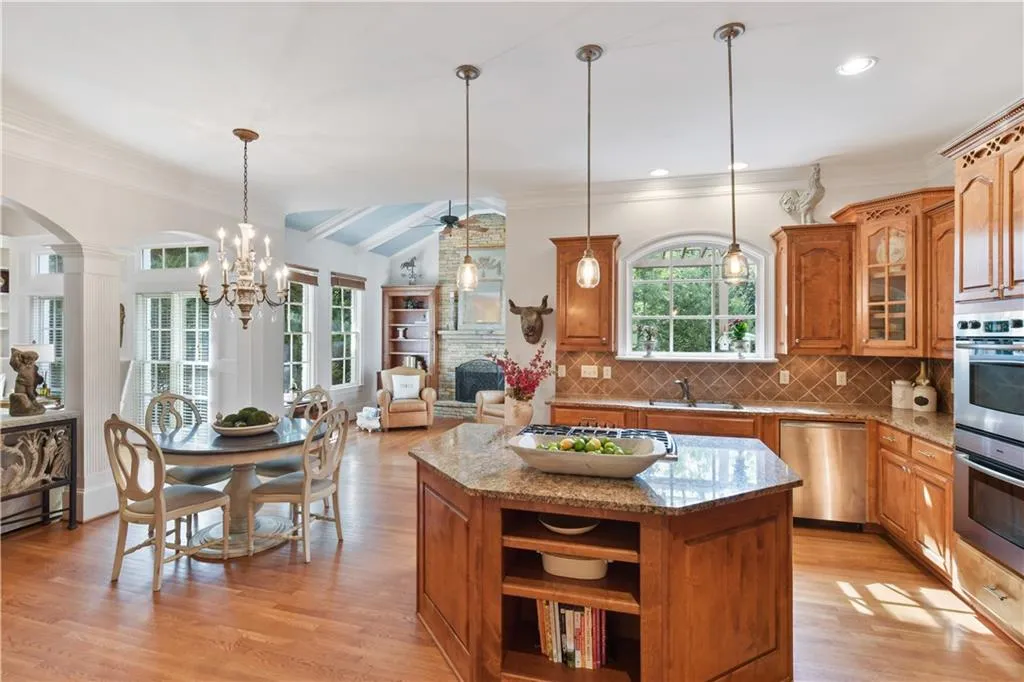 720 Estate Way, Sandy Springs, Georgia 30319, 5 Bedrooms Bedrooms, ,6 BathroomsBathrooms,Residential,Sold,720 Estate Way,6632231