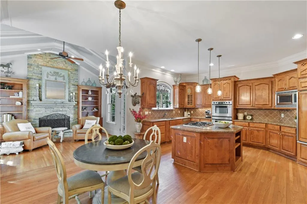 720 Estate Way, Sandy Springs, Georgia 30319, 5 Bedrooms Bedrooms, ,6 BathroomsBathrooms,Residential,Sold,720 Estate Way,6632231