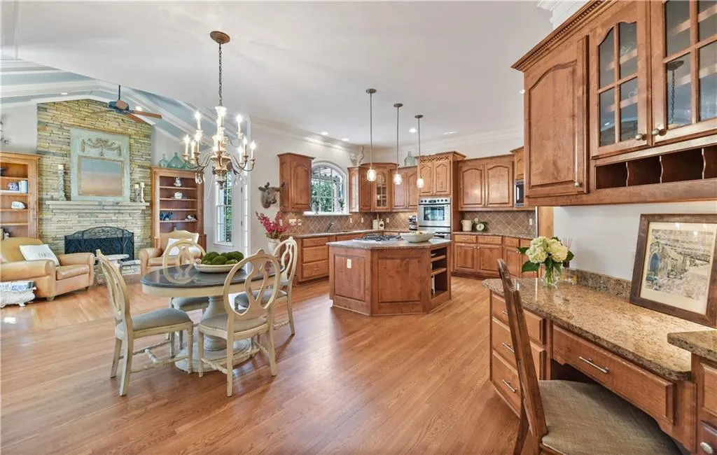 720 Estate Way, Sandy Springs, Georgia 30319, 5 Bedrooms Bedrooms, ,6 BathroomsBathrooms,Residential,Sold,720 Estate Way,6632231