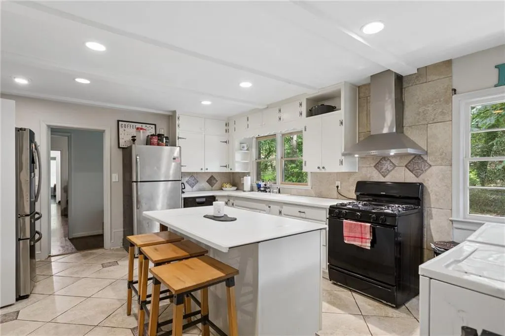 Atlanta, Georgia 30327, 4 Bedrooms Bedrooms, 0 ,3 BathroomsBathrooms,Residential,For Sale,7811450