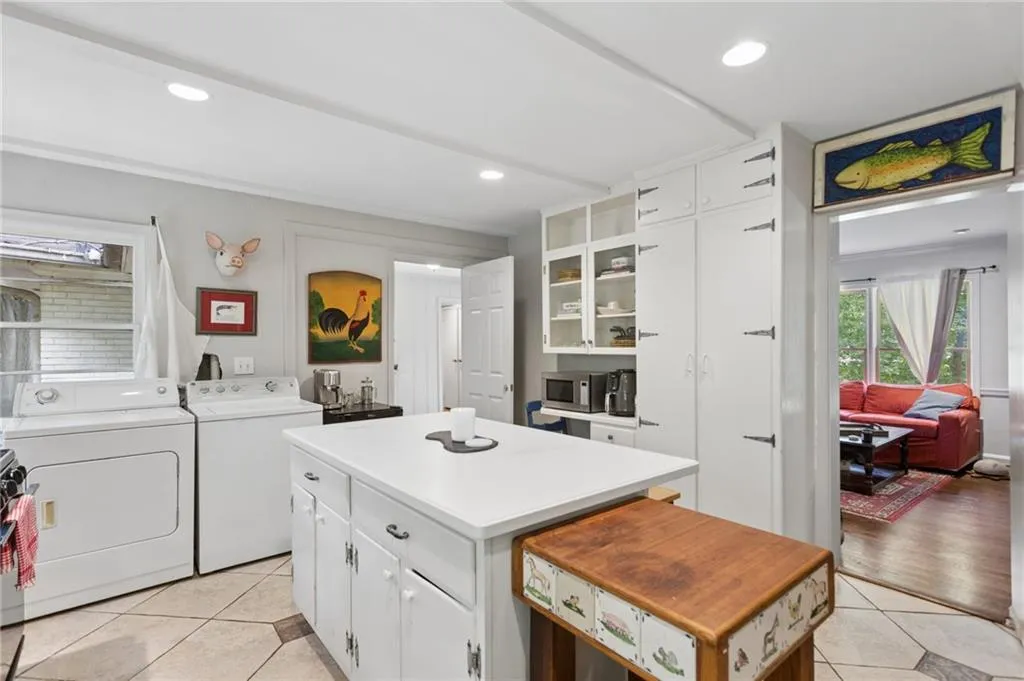 Atlanta, Georgia 30327, 4 Bedrooms Bedrooms, 0 ,3 BathroomsBathrooms,Residential,For Sale,7811450