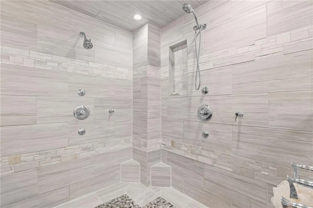 260 Tamer Lane, Atlanta, Georgia 30327, 5 Bedrooms Bedrooms, ,4 BathroomsBathrooms,Residential,For Sale,260 Tamer Lane,7745602