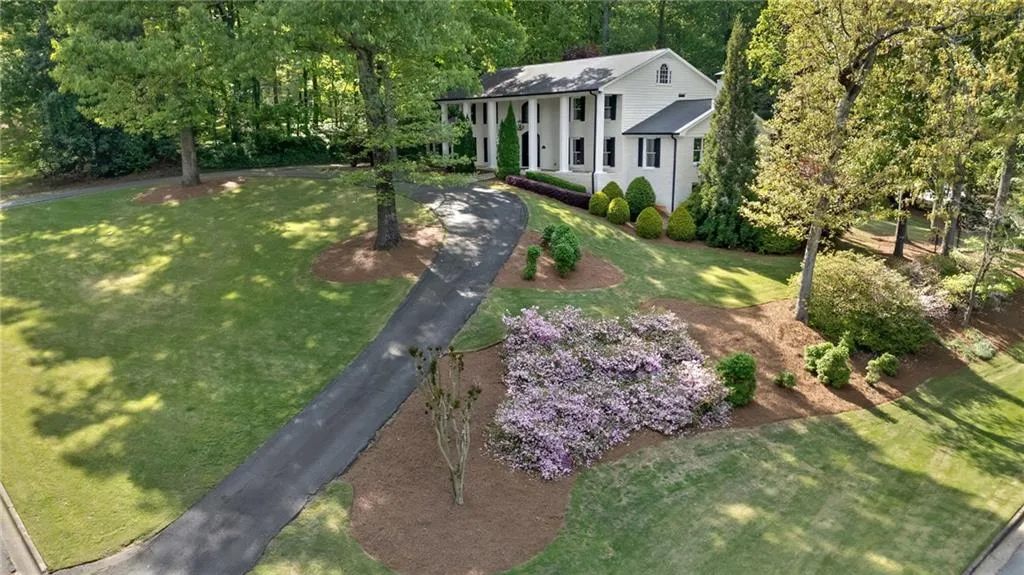 260 Tamer Lane, Atlanta, Georgia 30327, 5 Bedrooms Bedrooms, ,4 BathroomsBathrooms,Residential,For Sale,260 Tamer Lane,7745602