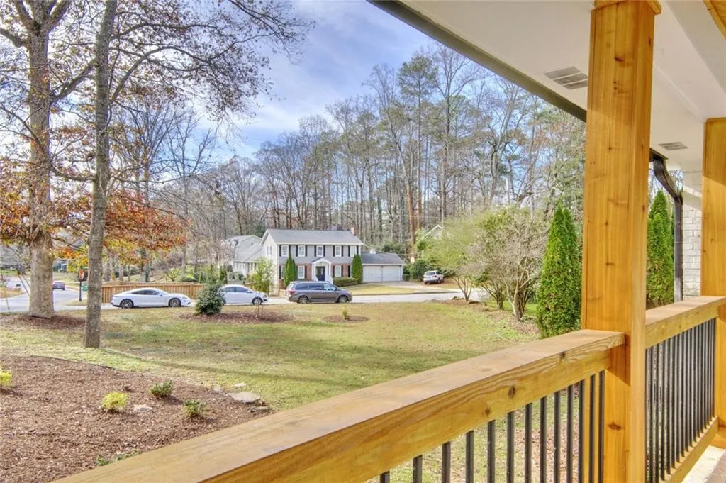 7235 Thornhill Lane, Atlanta, Georgia 30328, 5 Bedrooms Bedrooms, ,3 BathroomsBathrooms,Residential,Sold,7235 Thornhill Lane,7686387