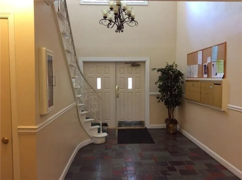 6851 Roswell Road Unit B14, Atlanta, Georgia 30328, 3 Bedrooms Bedrooms, ,2 BathroomsBathrooms,Residential,Sold,6851 Roswell Road Unit B14,6071627