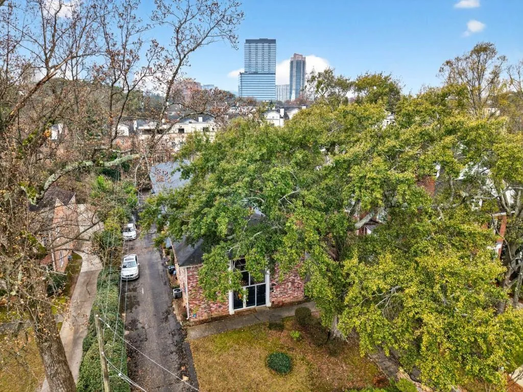 3668 Kingsboro Road Ne Unit 11, Atlanta, Georgia 30319, 2 Bedrooms Bedrooms, ,1 BathroomBathrooms,Residential,For Sale,3668 Kingsboro Road Ne Unit 11,7690203