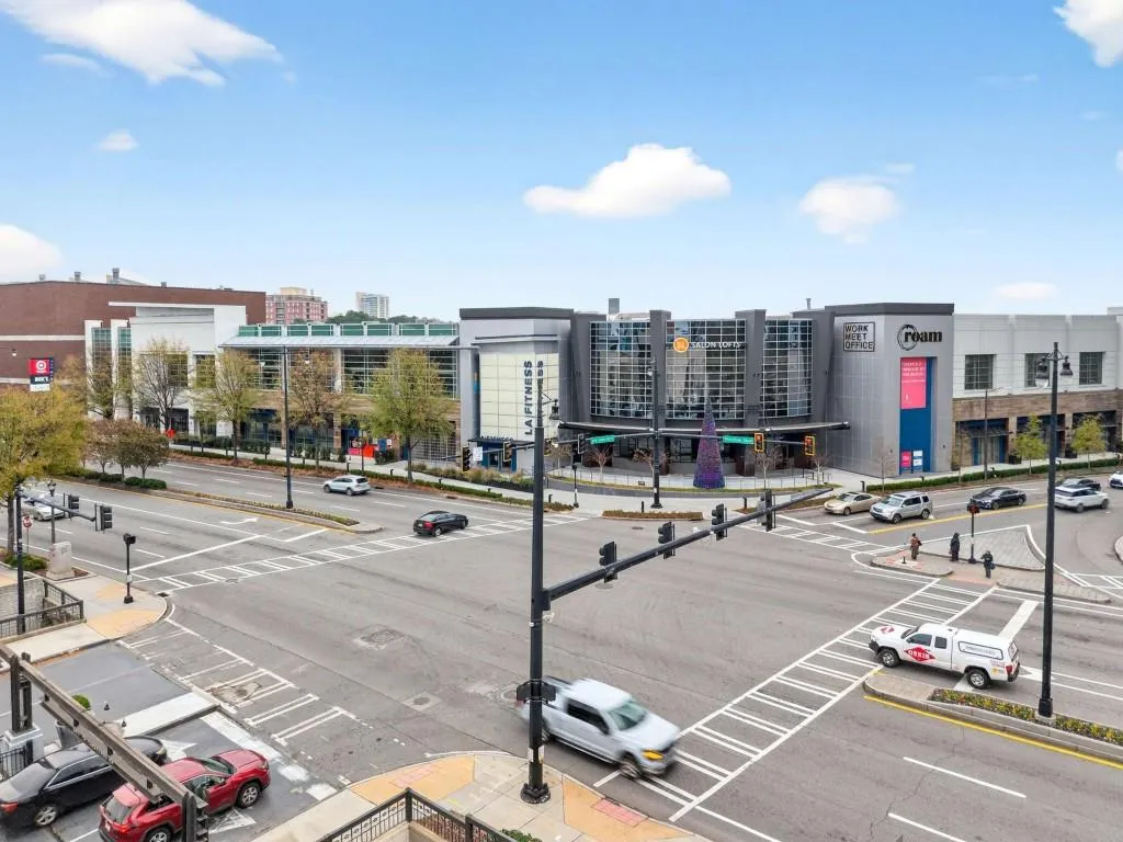 3668 Kingsboro Road Ne Unit 11, Atlanta, Georgia 30319, 2 Bedrooms Bedrooms, ,1 BathroomBathrooms,Residential,For Sale,3668 Kingsboro Road Ne Unit 11,7690203