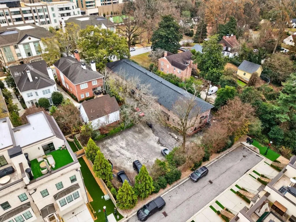 3668 Kingsboro Road Ne Unit 11, Atlanta, Georgia 30319, 2 Bedrooms Bedrooms, ,1 BathroomBathrooms,Residential,For Sale,3668 Kingsboro Road Ne Unit 11,7690203