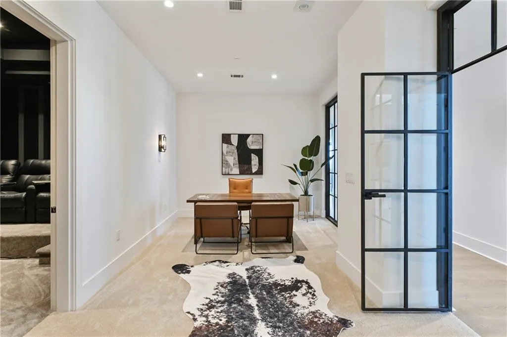3107 Peachtree Road Ne Unit 2003 Aka Ph3, Atlanta, Georgia 30305, 4 Bedrooms Bedrooms, ,3 BathroomsBathrooms,Residential,For Sale,3107 Peachtree Road Ne Unit 2003 Aka Ph3,7580269