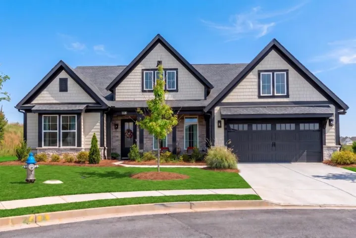 426 Clear Lake Parkway, Hoschton, Georgia 30548