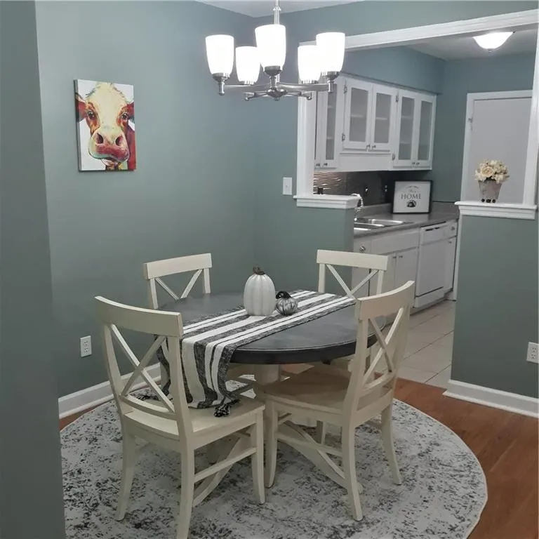 1512 Wingate Way, Sandy Springs, Georgia 30350, 2 Bedrooms Bedrooms, ,2 BathroomsBathrooms,Residential,Sold,1512 Wingate Way,6809571