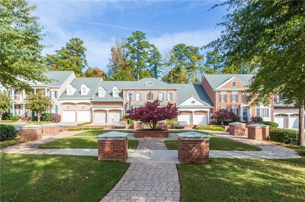 535 Enclave Circle, Atlanta, Georgia 30342, 5 Bedrooms Bedrooms, ,3 BathroomsBathrooms,Residential,Sold,535 Enclave Circle,6663829