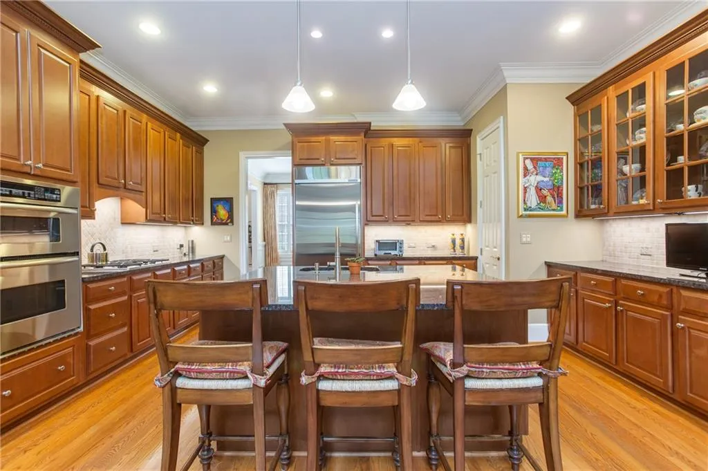 535 Enclave Circle, Atlanta, Georgia 30342, 5 Bedrooms Bedrooms, ,3 BathroomsBathrooms,Residential,Sold,535 Enclave Circle,6663829