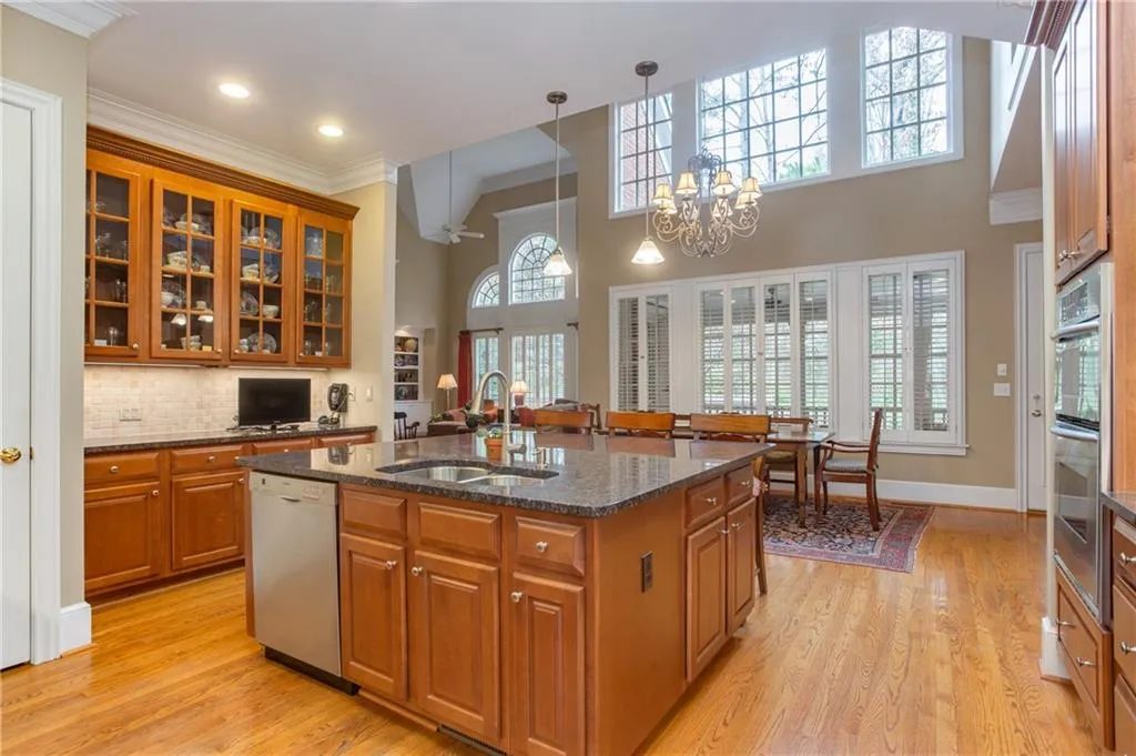 535 Enclave Circle, Atlanta, Georgia 30342, 5 Bedrooms Bedrooms, ,3 BathroomsBathrooms,Residential,Sold,535 Enclave Circle,6663829