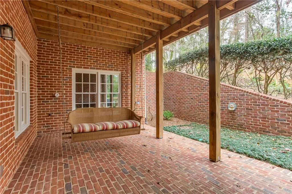 535 Enclave Circle, Atlanta, Georgia 30342, 5 Bedrooms Bedrooms, ,3 BathroomsBathrooms,Residential,Sold,535 Enclave Circle,6663829