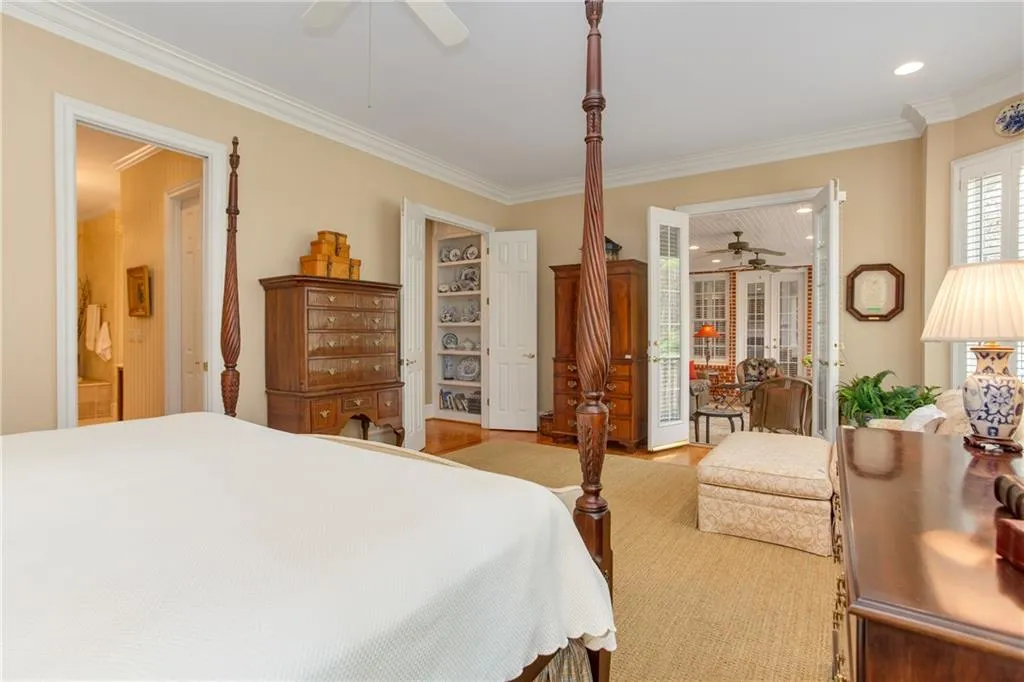 535 Enclave Circle, Atlanta, Georgia 30342, 5 Bedrooms Bedrooms, ,3 BathroomsBathrooms,Residential,Sold,535 Enclave Circle,6663829