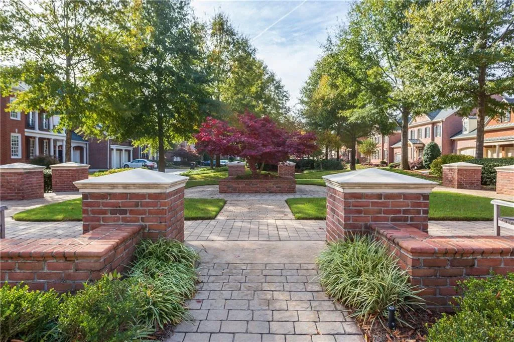 535 Enclave Circle, Atlanta, Georgia 30342, 5 Bedrooms Bedrooms, ,3 BathroomsBathrooms,Residential,Sold,535 Enclave Circle,6663829