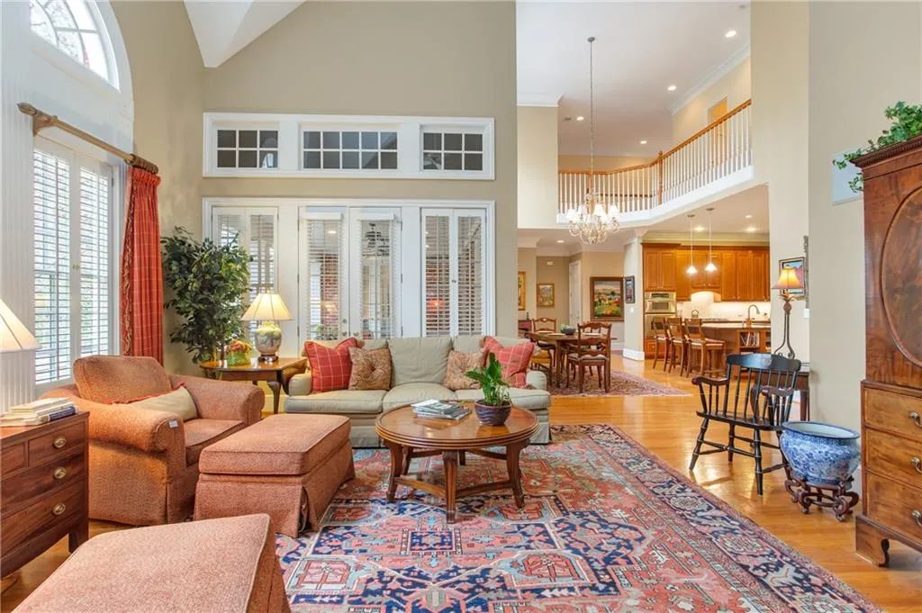 535 Enclave Circle, Atlanta, Georgia 30342, 5 Bedrooms Bedrooms, ,3 BathroomsBathrooms,Residential,Sold,535 Enclave Circle,6663829