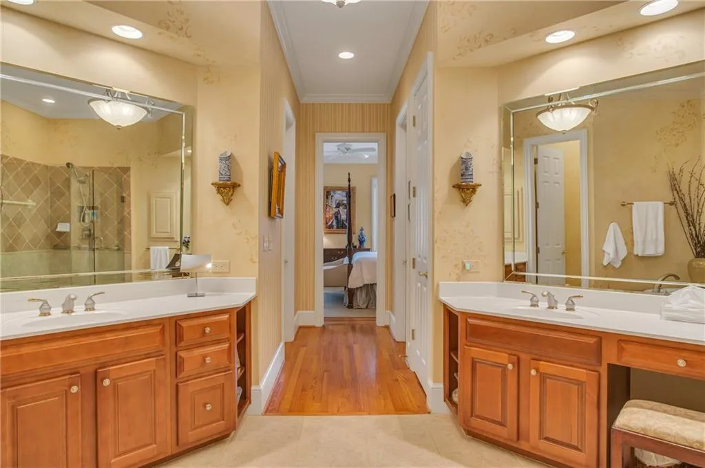 535 Enclave Circle, Atlanta, Georgia 30342, 5 Bedrooms Bedrooms, ,3 BathroomsBathrooms,Residential,Sold,535 Enclave Circle,6663829