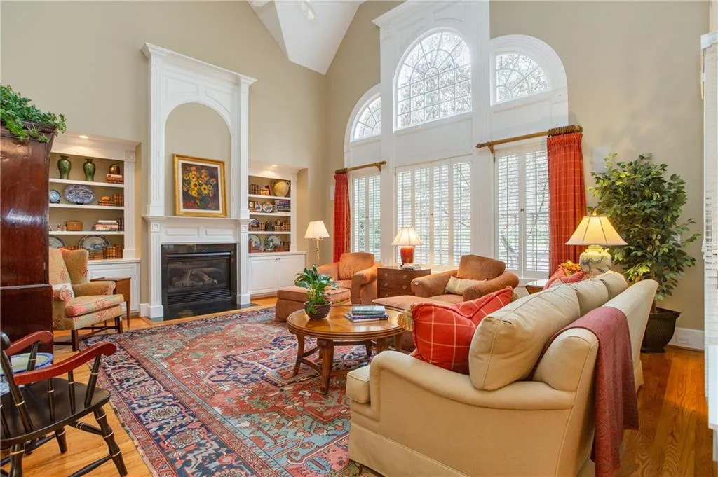 535 Enclave Circle, Atlanta, Georgia 30342, 5 Bedrooms Bedrooms, ,3 BathroomsBathrooms,Residential,Sold,535 Enclave Circle,6663829