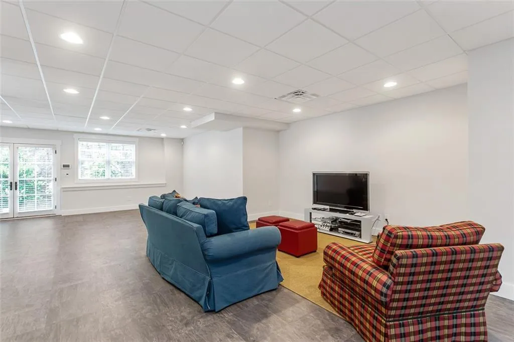 20 Angus Trail, Sandy Springs, Georgia 30328, 5 Bedrooms Bedrooms, ,4 BathroomsBathrooms,Residential,Sold,20 Angus Trail,6732843