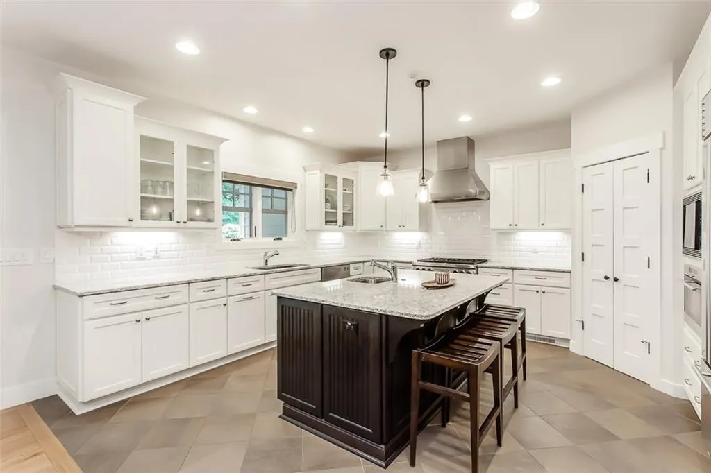 20 Angus Trail, Sandy Springs, Georgia 30328, 5 Bedrooms Bedrooms, ,4 BathroomsBathrooms,Residential,Sold,20 Angus Trail,6732843